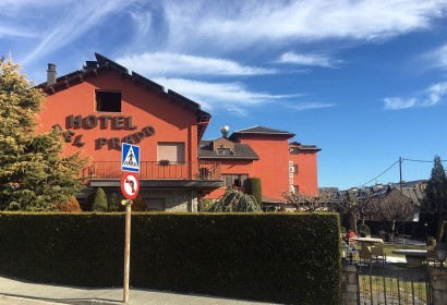 Façana exterior de l'Hotel del Prado de Puigcerdà. (Foto: IST).