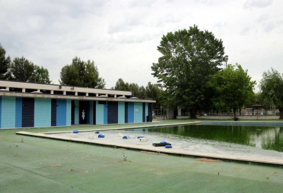 Piscina de Castellnou de Bages (Foto: ACN).|Piscines d'Aguilar de Segarra (Foto: ACN).|Piscina municipal de Sant Joan de Vilatorrada (Foto: ACN).