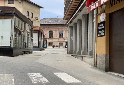 Alguns dels restaurants de Puigcerdà comencen a preparar-se per obrir en la Fase 1 (Foto: PANXING).|Dues pizzeries de Puigcerdà en l'actual fase 0 del confinament (Foto: Pànxing Cerdanya).|Restaurants de la zona Plaça dels Herois i Plaça Santa Maria de Puigcerdà (Foto: Pànxing Cerdanya).|