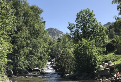 Excursionistes camí de Prat de Cadí en una imatge d'arxiu.|La muntanya de la Tosa nevada al fons en un dia de primavera.|Paisatge de finals de primavera a l'Alta cerdanya