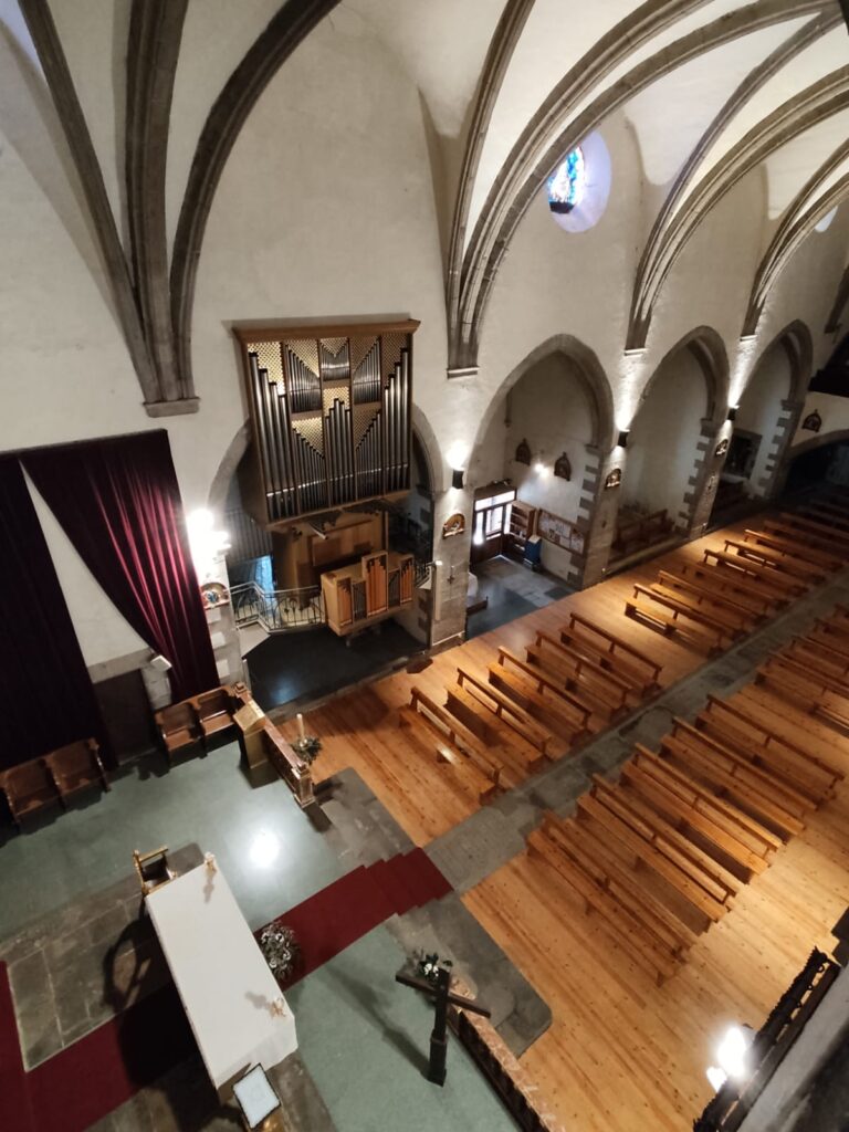 església