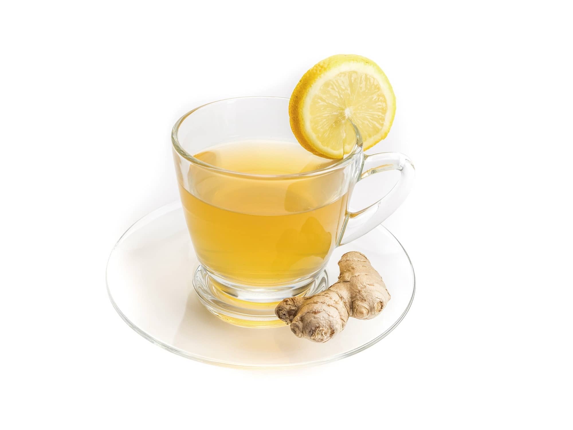Tassa de cristall amb infusió, rodaja de llimona i arrel de gingebre fresca