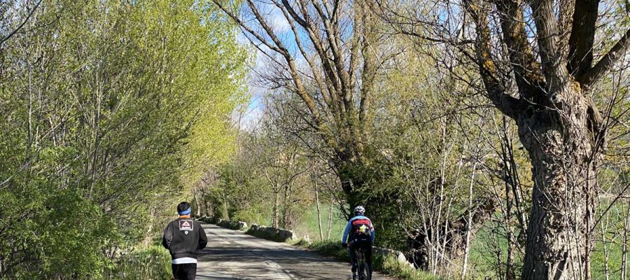 Els cerdans sortim a la muntanya (Foto: M.S.).|Pedalant per l'entorn de Puigcerdà aquest cap de setmana (Foto: Panxing cerdanya).|Fent esport entre Puigcerdà i Age (Foto: Pànxing Cerdanya).