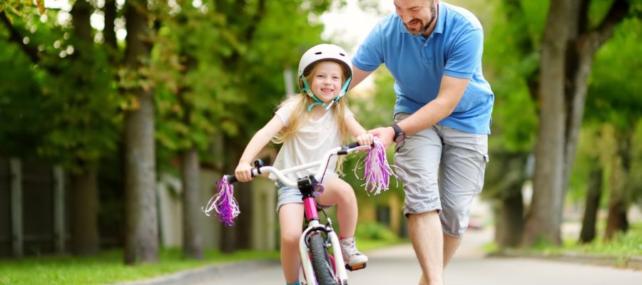 Com ensenyar a anar en bici al teu fill?