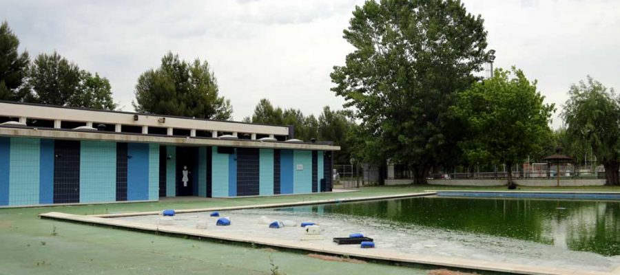 Piscina de Castellnou de Bages (Foto: ACN).|Piscines d'Aguilar de Segarra (Foto: ACN).|Piscina municipal de Sant Joan de Vilatorrada (Foto: ACN).