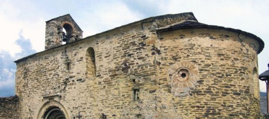 Restauració portalada sta Eugènia de Saga